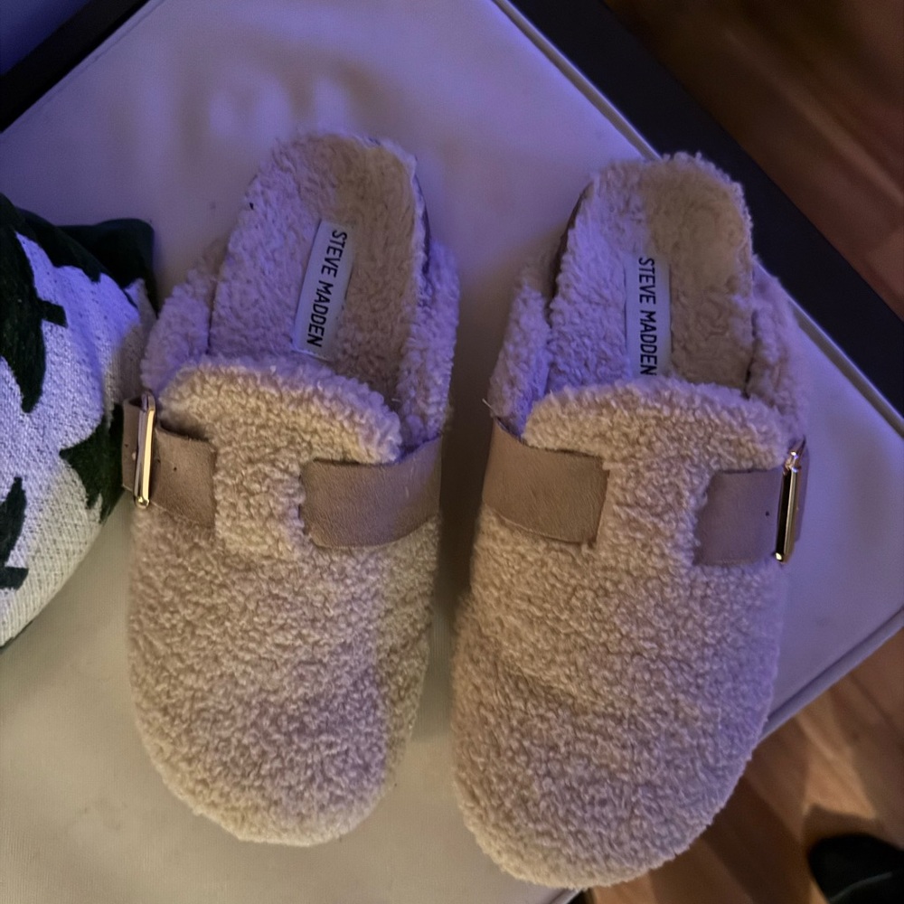 Steve Madden Natural Cuddle Clog